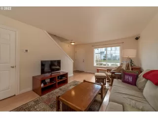 Photo #4: 22290400 Listing