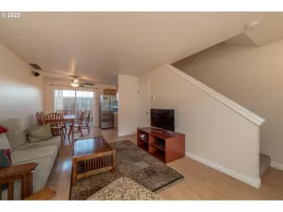 Photo #5: 22290400 Listing