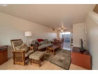 Photo #6: 22290400 Listing