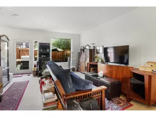 Photo #5: 22290636 Listing