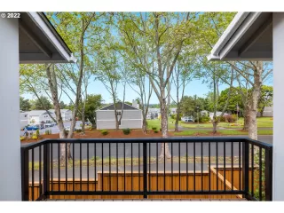 Photo #5: 22291911 Listing