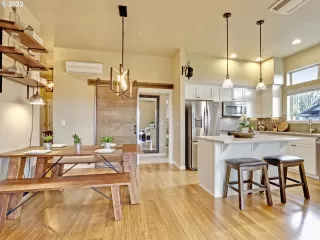 Photo #5: 22292338 Listing