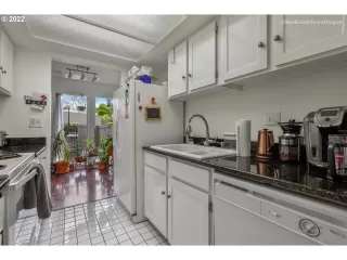 Photo #5: 22292599 Listing 