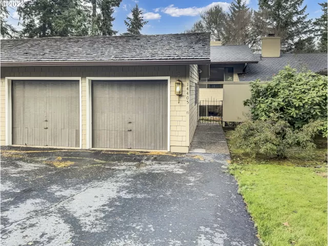 MLS: 22294422 Condo For Sale