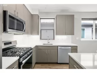 Photo #4: 22296136 Listing