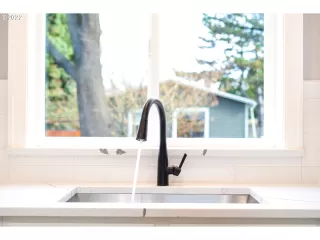 Photo #4: 22296150 Listing