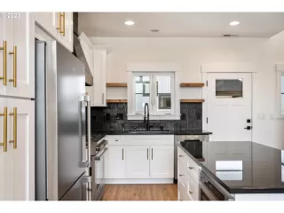 Photo #5: 22296712 Listing