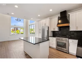 Photo #6: 22296712 Listing