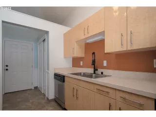 Photo #5: 22296994 Listing