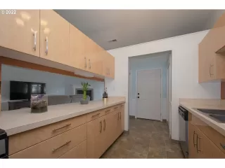 Photo #6: 22296994 Listing