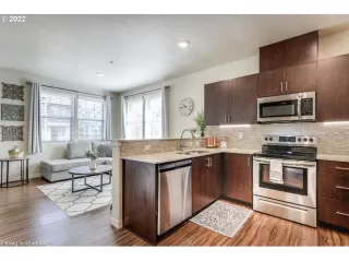 Photo #4: 22297209 Listing