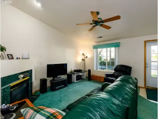 Photo #4: 22298190 Listing