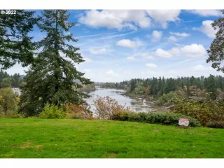 Photo #3: 22299161 Listing