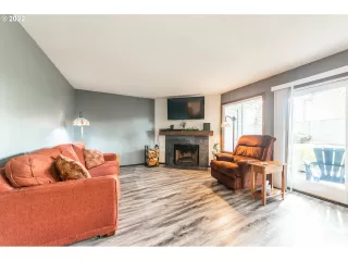 Photo #5: 22299222 Listing