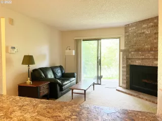 Photo #5: 22299535 Listing