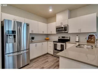 Photo #5: 22299894 Listing