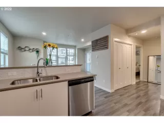 Photo #6: 22299894 Listing