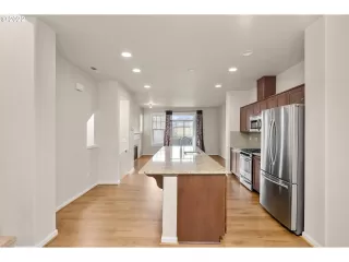 Photo #2: 22300390 Listing 