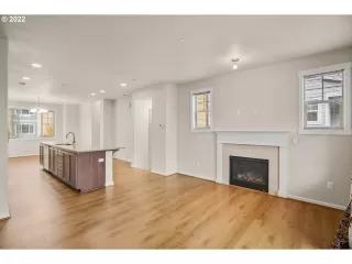 Photo #5: 22300390 Listing 