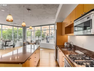 Photo #5: 22301874 Listing