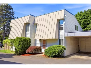 More Details about MLS # 223019257 : 724 SE RENE AVE