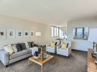 Photo #4: 22302056 Listing
