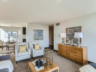 Photo #5: 22302056 Listing