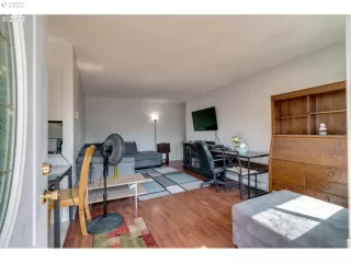 Photo #4: 22302127 Listing 