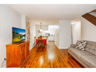 Photo #3: 22302435 Listing