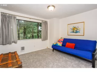 Photo #6: 22302435 Listing