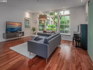 Photo #3: 22302778 Listing