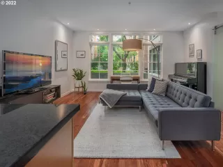 Photo #4: 22302778 Listing