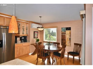 Photo #5: 22302873 Listing