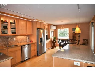 Photo #6: 22302873 Listing