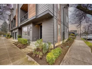 Photo #2: 22303386 Listing