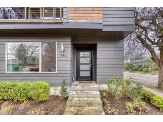 Photo #3: 22303386 Listing