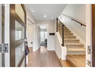 Photo #5: 22303386 Listing