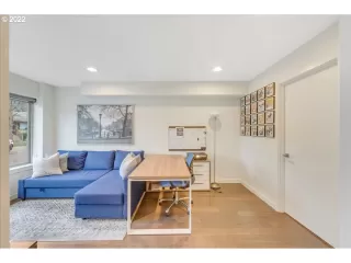 Photo #6: 22303386 Listing