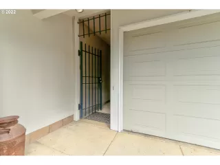 Photo #3: 22304016 Listing