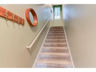 Photo #4: 22304016 Listing