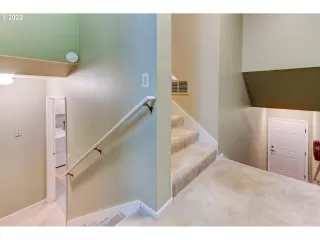 Photo #5: 22304016 Listing