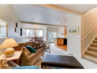 Photo #6: 22304016 Listing