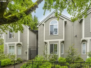 More Details about MLS # 22304285 : 3812 S KELLY AVE #2