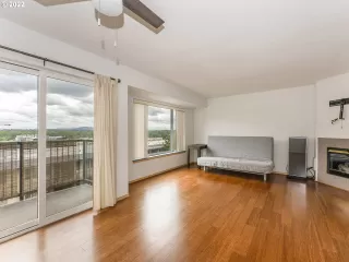 Photo #5: 22304285 Listing