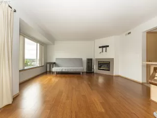 Photo #6: 22304285 Listing