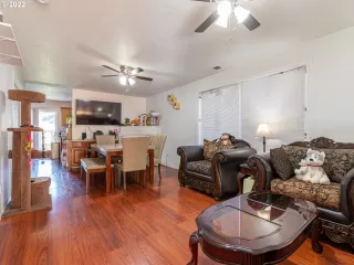 Photo #4: 22305173 Listing