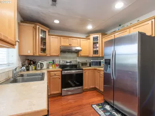 Photo #6: 22305173 Listing