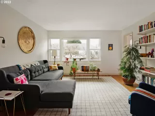 Photo #4: 22305431 Listing