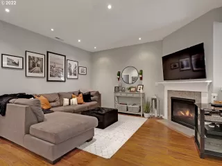 Photo #3: 22306305 Listing