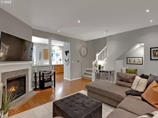 Photo #4: 22306305 Listing
